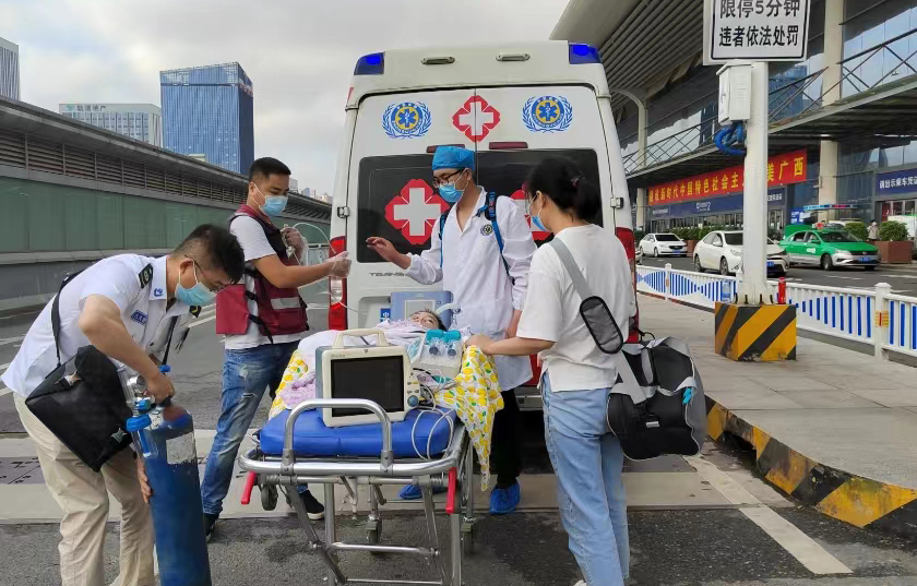 新龙县救护车出租公司