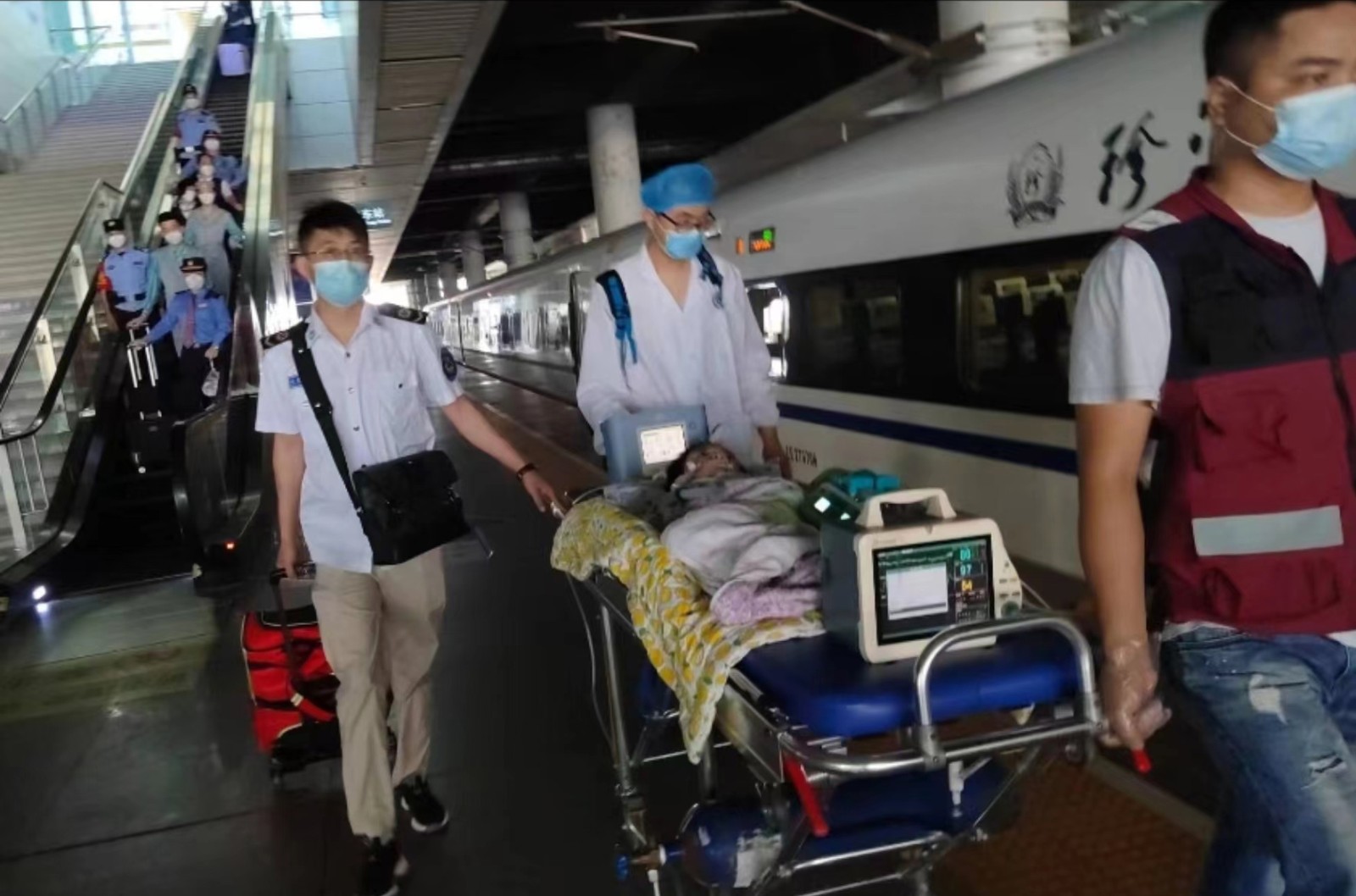 新龙县高铁转运公司